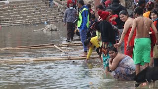 Bathing Women12 barse makar mela 2078  PANAUTI [upl. by Yuma568]