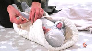 How Do I Use Infant Insert  360 Baby Carrier  Standing  2014  Ergobaby [upl. by Neff]