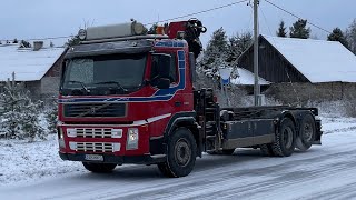 Volvo FM truck cold start and picking up multilift container [upl. by Tiertza]