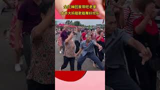 全红婵回家带旺老家，一天30多车旅行团，大爷大妈载歌载舞好欢乐 [upl. by Llenet]