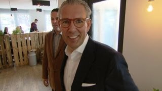 Peter Goossens is onder de indruk van zijn ontvangst in Antwerpen  Mijn Popuprestaurant  VTM [upl. by Atteuqihc]