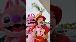 Personajes infantiles sorprendimos a una niña cantajuego payasos tenerife dulcylín [upl. by Nevaeh756]