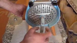 TESTFunktionstest Alte DDR Kartoffelreibe Reibe Gemüseschnitzelmaschine BrunnerVegetable slicer [upl. by Aicenet144]