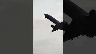 Airplane Flying in the Sky A Mesmerizing Journey usa automobile usairlines [upl. by Mistrot]