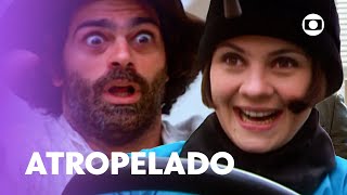 Catarina atropela Petruchio e fica desesperada  O Cravo e a Rosa  TV Globo [upl. by Nnylram]