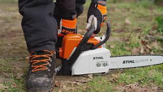 Démarrage au sol à laide de la tronçonneuse STIHL MS 170  Instructions STIHL [upl. by Barboza]