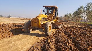 Grader operater making road shoulder  grader operater road k shoulder banatay huwey [upl. by Merilee]