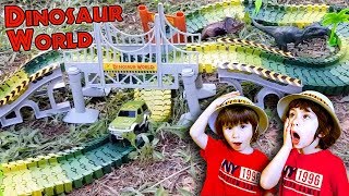 CIRCUITO EN EL 🌴 PARQUE DE DINOSAURIOS 🌲 magic tracks DINOSAUR WORLD 🚙 con DANI y EVAN [upl. by Airla]