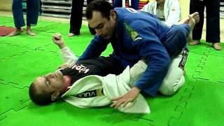 Checkmat  Jiu Jitsu  Passagem de guarda usando lapela [upl. by Arraic]