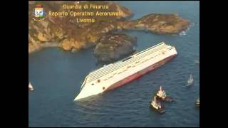 Costa Concordia affonda NAUFRAGIO INCIDENTE ISOLA DEL GIGLIOlo scafo visto da vicino [upl. by Krock]