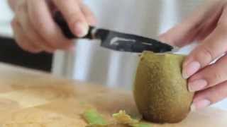 How to peel and cut a kiwifruit [upl. by Seidel]