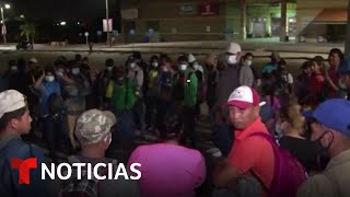 Sale desde Honduras la primera caravana migrante de 2024 rumbo a EEUU  Noticias Telemundo [upl. by Alleinad]