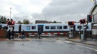 Level Crossing  Barkham Road Wokingham [upl. by Ravi]