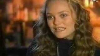 Une journée avec Vanessa Paradis [upl. by Eenet164]