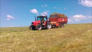 Ramassage de foin avec MASSEY FERGUSON 6245 amp autochargeuse KUHN [upl. by Olnton]