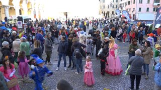 Martedì grasso a Belluno ecco la quotPedonata mascherataquot [upl. by Titania]