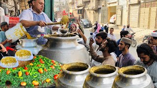 LAHORE HOTEL ROAD SIDE DESI POPULAR STREET FOOD VIDEOS  VIRAL VIDEOS IN LAHORE PAKISTAN [upl. by Naitsirhc486]