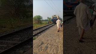 Islampur  Patna Memu Special Arriving Ekangar Sarai train railwaystation memutrain [upl. by Garwin91]