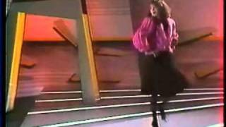 Mylène Farmer Maman a tort Clignotant TF1 20 novembre 1984 [upl. by Alyehs]