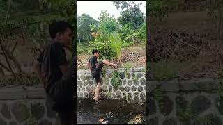 Prank si iwang sketsakomedisunda feedshorts funny [upl. by Leak47]