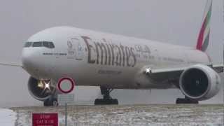 Emirates Boeing 777 A6EGM close lineup and snowdust takeoff at Hamburg Airport [upl. by Lay819]