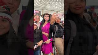 MARIBEL GUARDIA causa sensación en el aeropuerto ✈️ muchos fans le pidieron fotografías 📸 🥰 [upl. by Jaquith408]