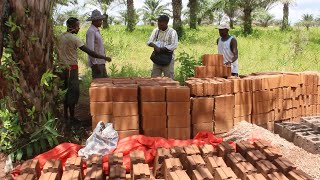 Regardez les briques cuites économiques pas question dutiliser le ciment pour la construction [upl. by Langbehn]