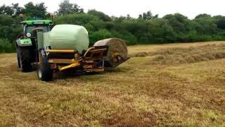 Siloballen Pressen und Wickeln mit Deutz und Fendt Vario  1 Schnitt 2016 [upl. by Rabka735]