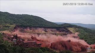 Vídeos mostram momento que barragem da Vale em Brumadinho se rompe e arrasta tudo pela frente [upl. by Eidnar597]