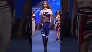 kendall jenner or Gigi Hadid walk is best 🧚🏻gigihadid kendall jennerviralvideo [upl. by Ayotahs]