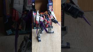 Unboxing and reviewing Legacy Cybertron Universe Starscream [upl. by Nylssej]