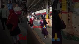 पुष्पक एक्सप्रेस लखनऊ ट्रेन मुंबई लखनऊ railway viral youtubeshorts [upl. by Brindle]