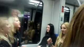 Verrückte Mädels singen und feiern in der SBahn in Hamburg D [upl. by Chere525]