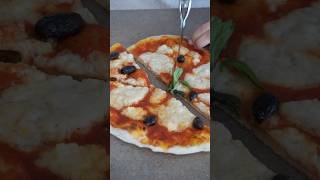 Pizza con Mozzarella vegana autoprodotta  Mozzarella Senza colesterolo [upl. by Eiryt]