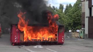 Wie schnell steht ein Zimmer in Vollbrand SchauÜbung der Berliner Feuerwehr [upl. by True]