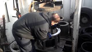 Pressing a solid forklift tire FLT [upl. by Koo]