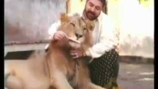 Teepu Pehlwan Late TruckanWala Lahore With his Lion [upl. by Rashida]