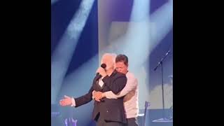 Donny Osmond Hugs Merrill Osmond During His Final Song  April 2 Las Vegas [upl. by Yaluz506]