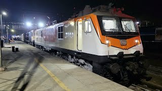 Agartala Ferozpur Cantt  Tripura Sundari Express  Night Train Arriving Att Bathinda Junction [upl. by Bullis]