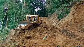 The Brutal Action of the Cat d6r XL Bulldozer in Building Roads on the Mountain [upl. by Cesaro]