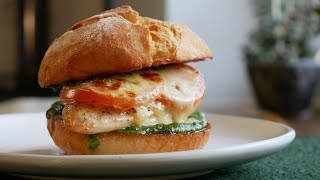 Hähnchen Sandwiches quotCapresequot mit Basilikumpesto Rezept  Chicken Caprese Sandwiches  ENG SUBS [upl. by Ama124]