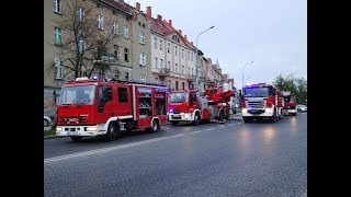 Alarmowo 6 zastępów do pożaru mieszkania  plutony gaśnicze z JRG 1 i JRG 2 Legnica [upl. by Fortin572]