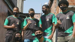 Los eSports irrumpen en las favelas de Rio de Janeiro  AFP [upl. by Anirahtak902]