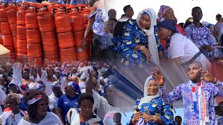 2nd Lady Samira Bawumia Distributed over 5000 Cylinders to Poor Kayayos amp Bèggar in Makola amp Canta [upl. by Emmit]