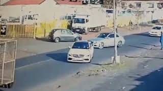 Attempted hijacking on mercedes South Africa [upl. by Sile]