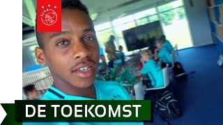 De Toekomst Vlog 1 Back to school [upl. by Eirbua657]