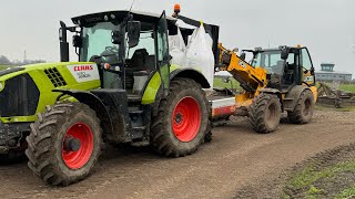 Claas arion 630 fertiliser spreading checking pigs [upl. by Lareena]