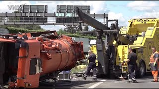 25052022  VN24  Saugtankwagen überschlägt sich bei Unfall auf Autobahn A2 bei Dortmund [upl. by Agneta]