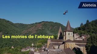 Conques  les cloches de l’abbaye volent dans les airs [upl. by Melloney963]