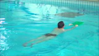 Natation  Apprendre la brasse avec une planches [upl. by Anayi]